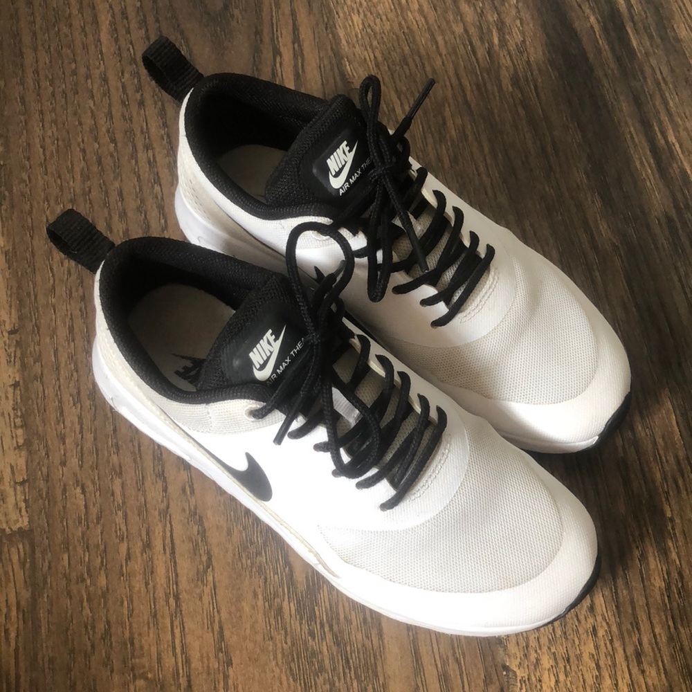 White Nike air max thea sneaker